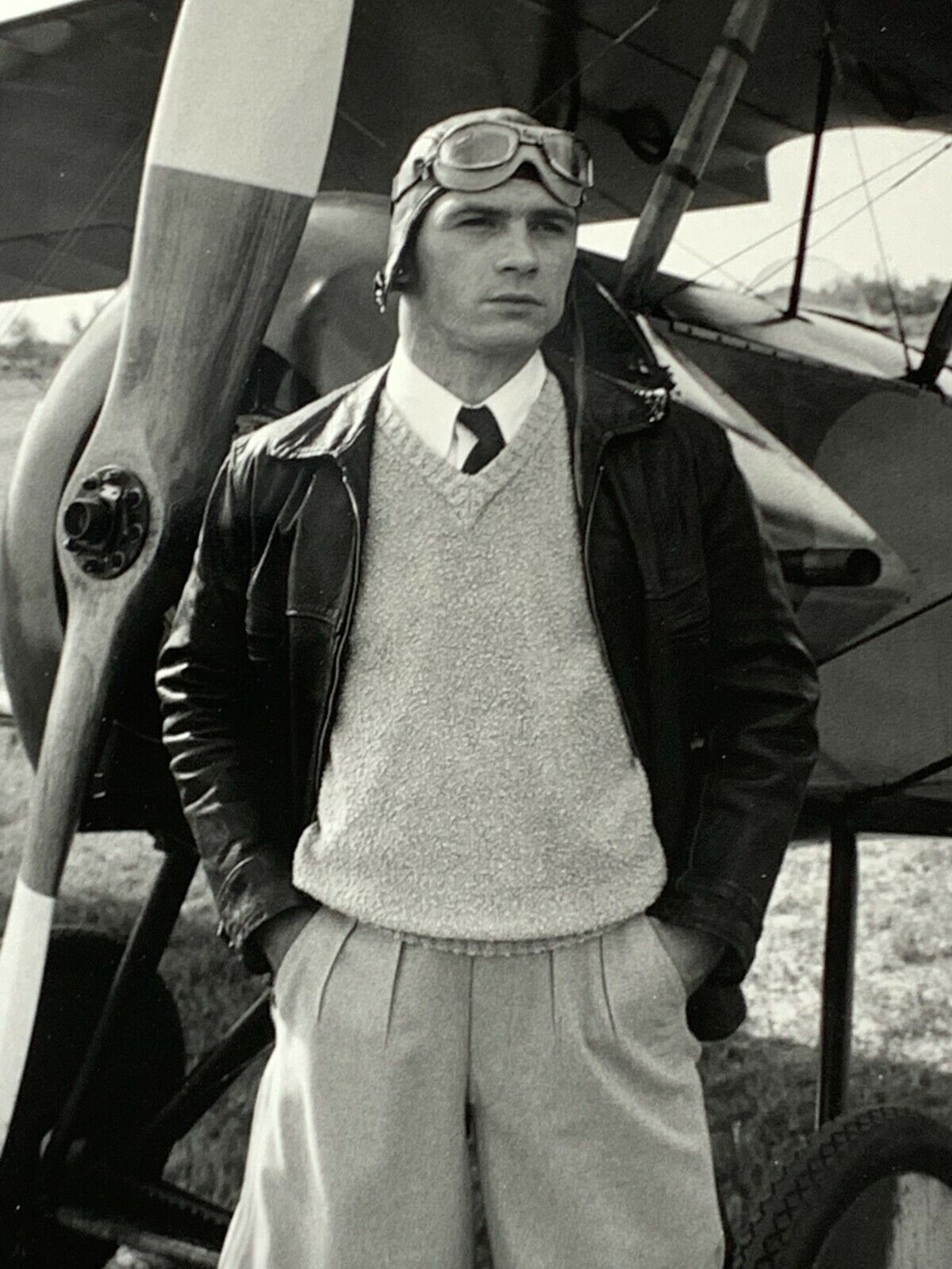 Bg) Found Photograph 8x10 Tommy Lee Jones As Howard Hughes Airplane Goggle Movie