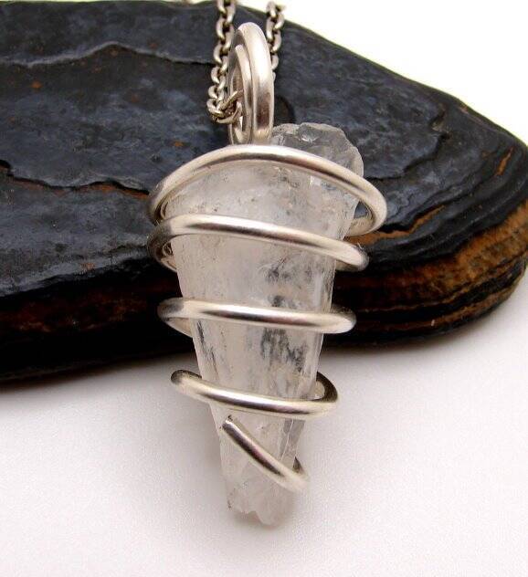 INDIAN SATYALOKA QUARTZ PENDANT GATHERED BY MONKS INDIA ENLIGHTENMENT SS #202