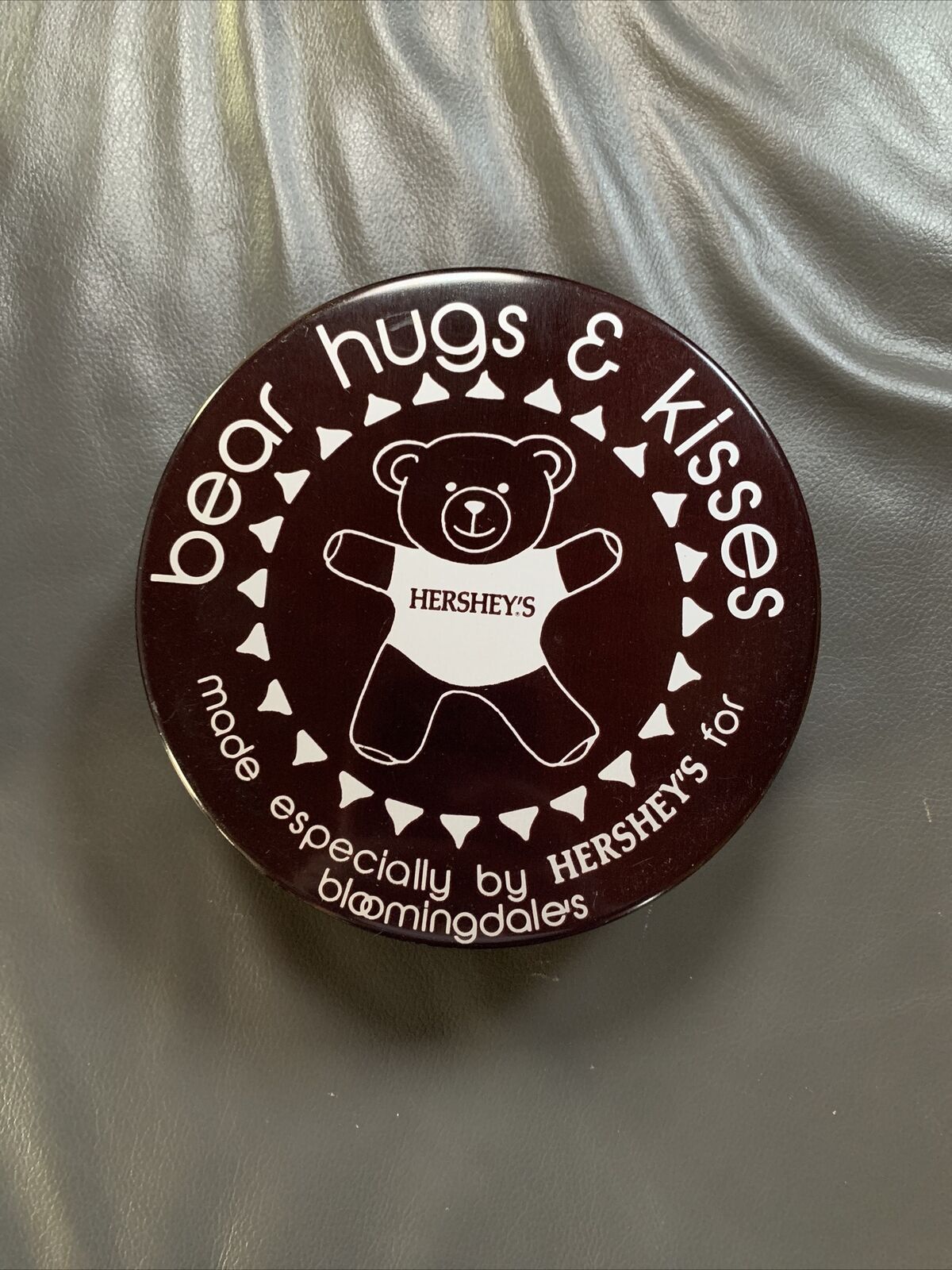 Hershey\'s kisses bear hugs Tin made for bloomingDales