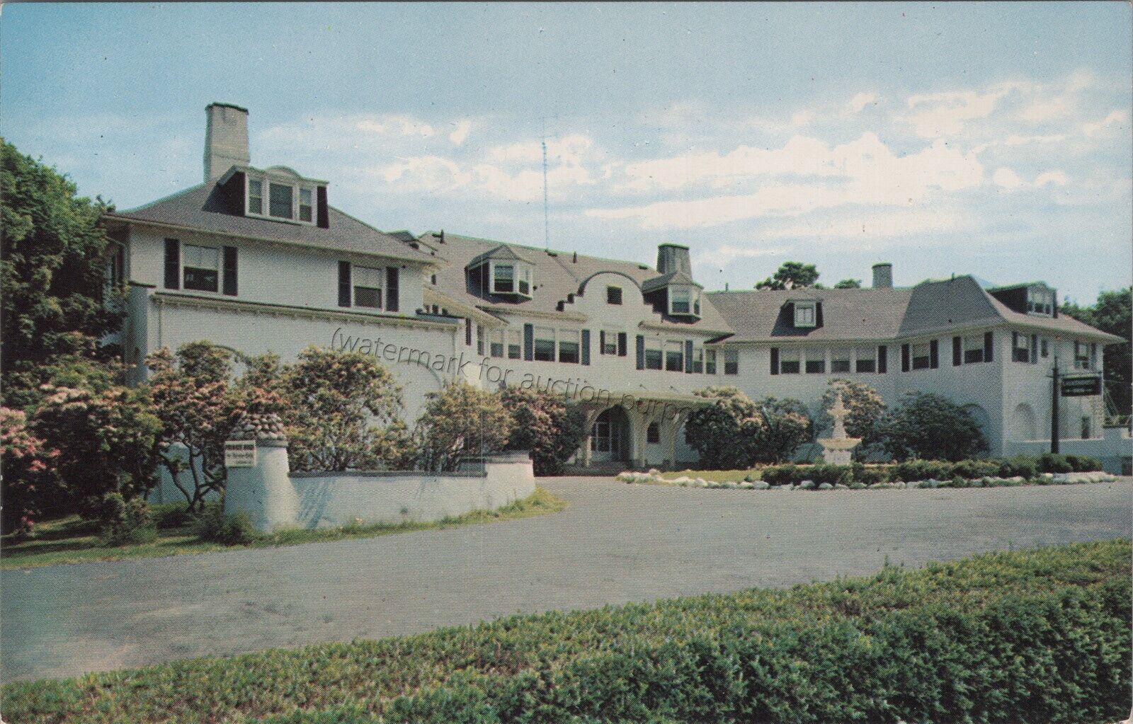 New London, CT: Lighthouse Inn Mansion - Vintage Connecticut Postcard
