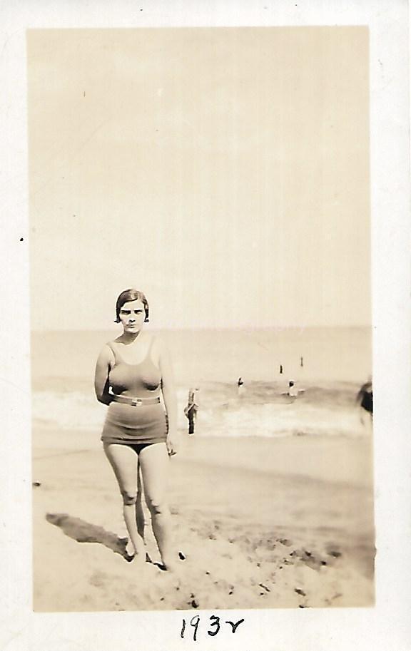 A DAY AT THE BEACH Vintage ANTIQUE FOUND PHOTO Original BLACK AND WHITE 312 46 V