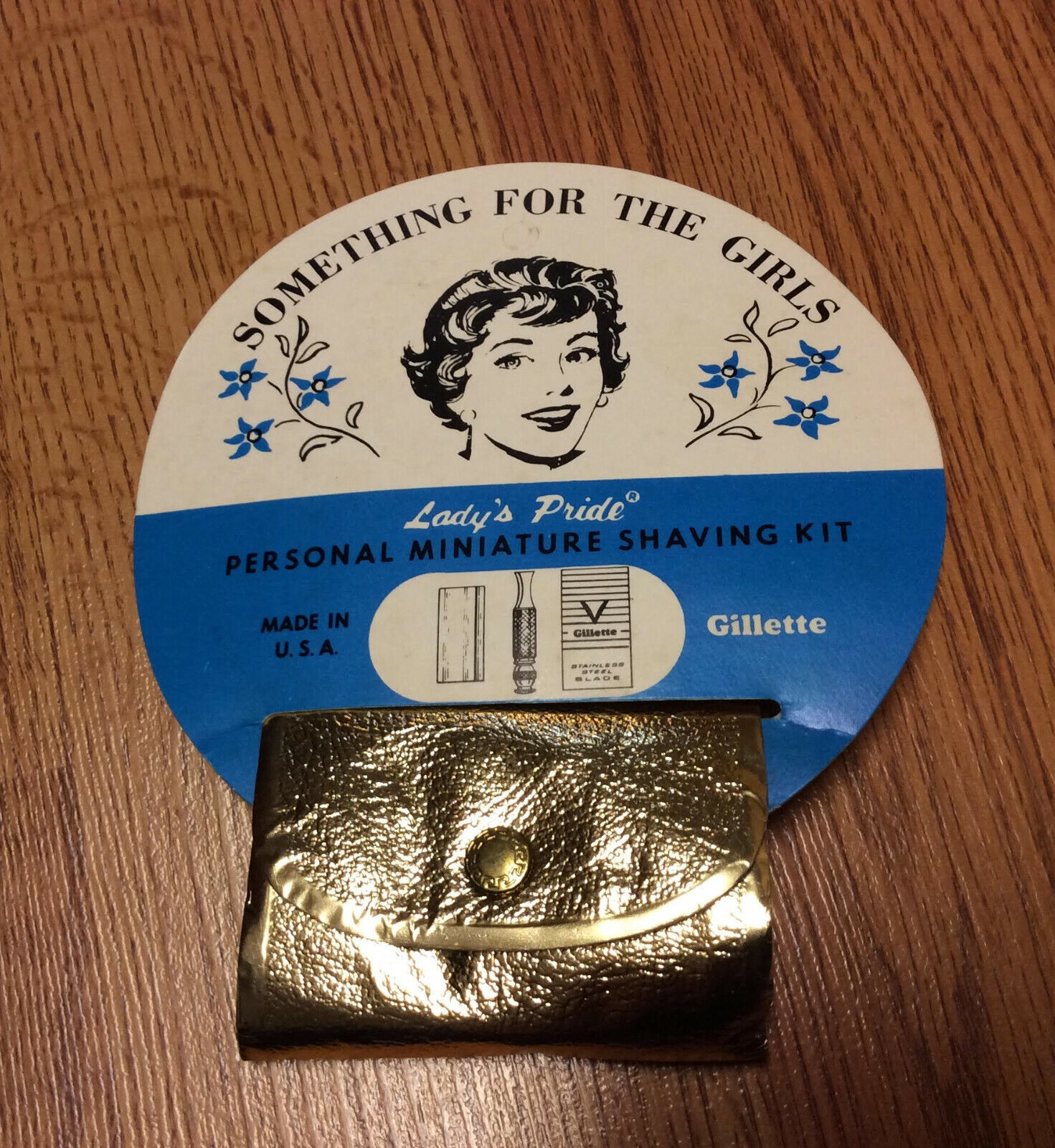 Gillette Lady\'s Pride Personal Mini Shaving Kit Vintage with hanger gold foil