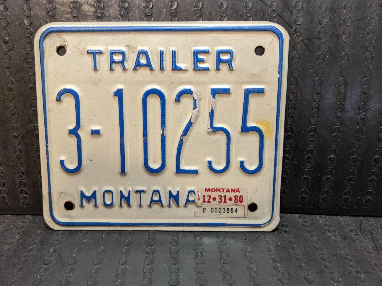 1976 MONTANA TRAILER LICENSE PLATE with 1980 STICKER ... (3 10255)