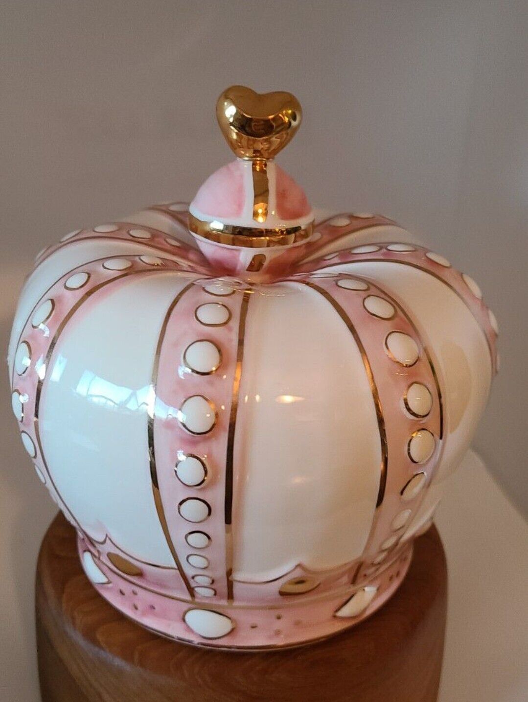 Juicy Couture White Pink Ceramic Princess Queen Crown Art Decorative Piggy Bank 