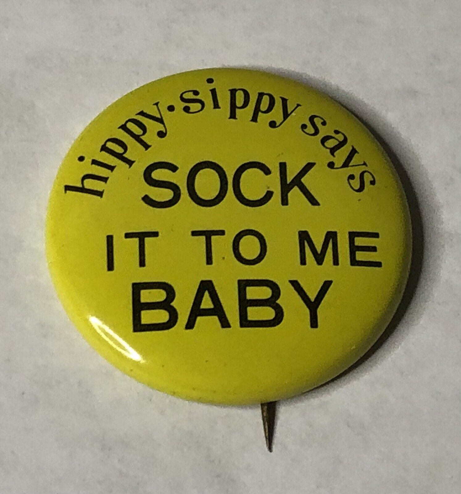 VINTAGE 1960’s HIPPY SIPPY SAYS SOCK IT TO ME BABY PIN BACK BUTTON YELLOW