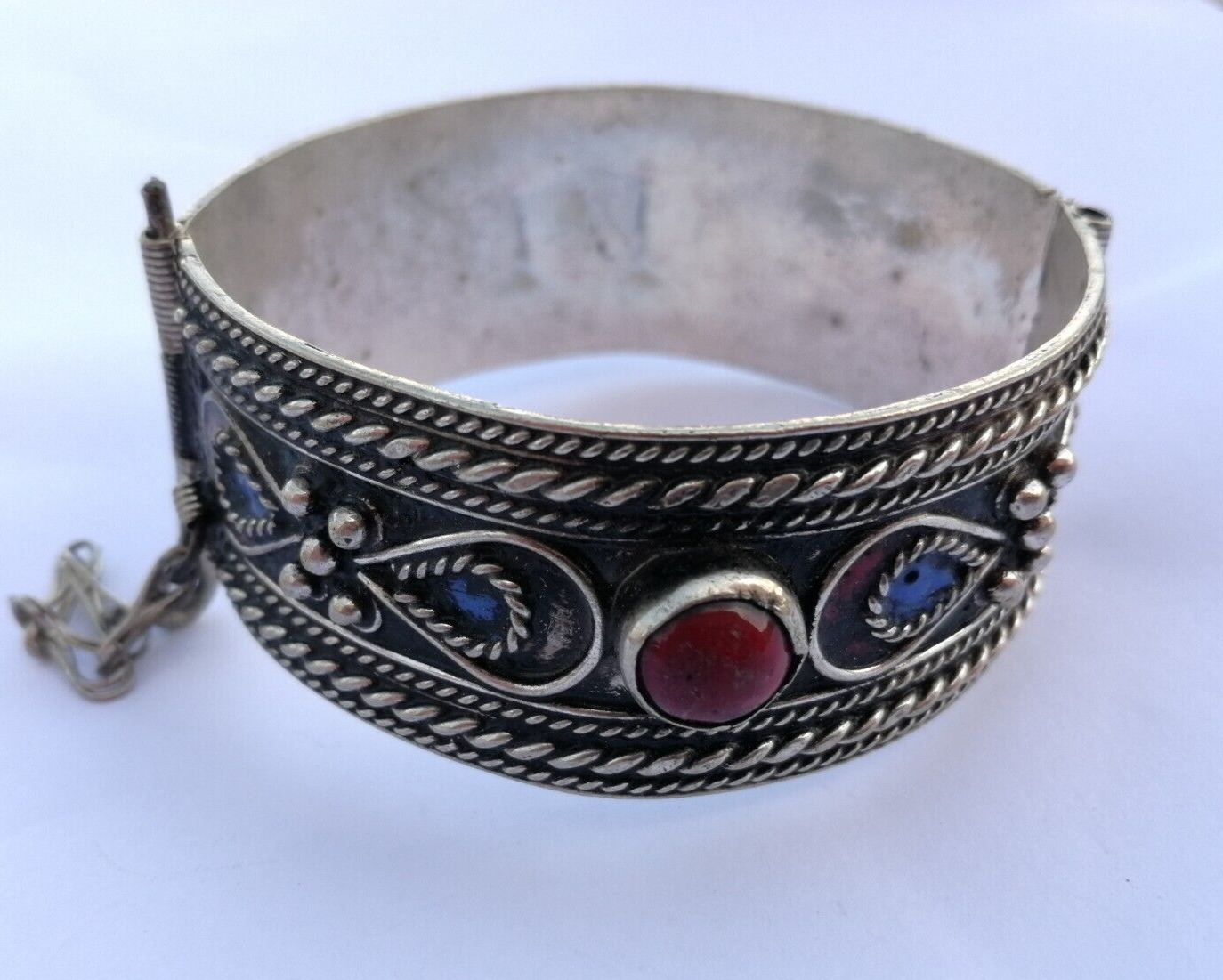 VINTAGE NORTH AFRICAN BERBER SILVERED BANGLE BRACELET WITH STONE INSERTS