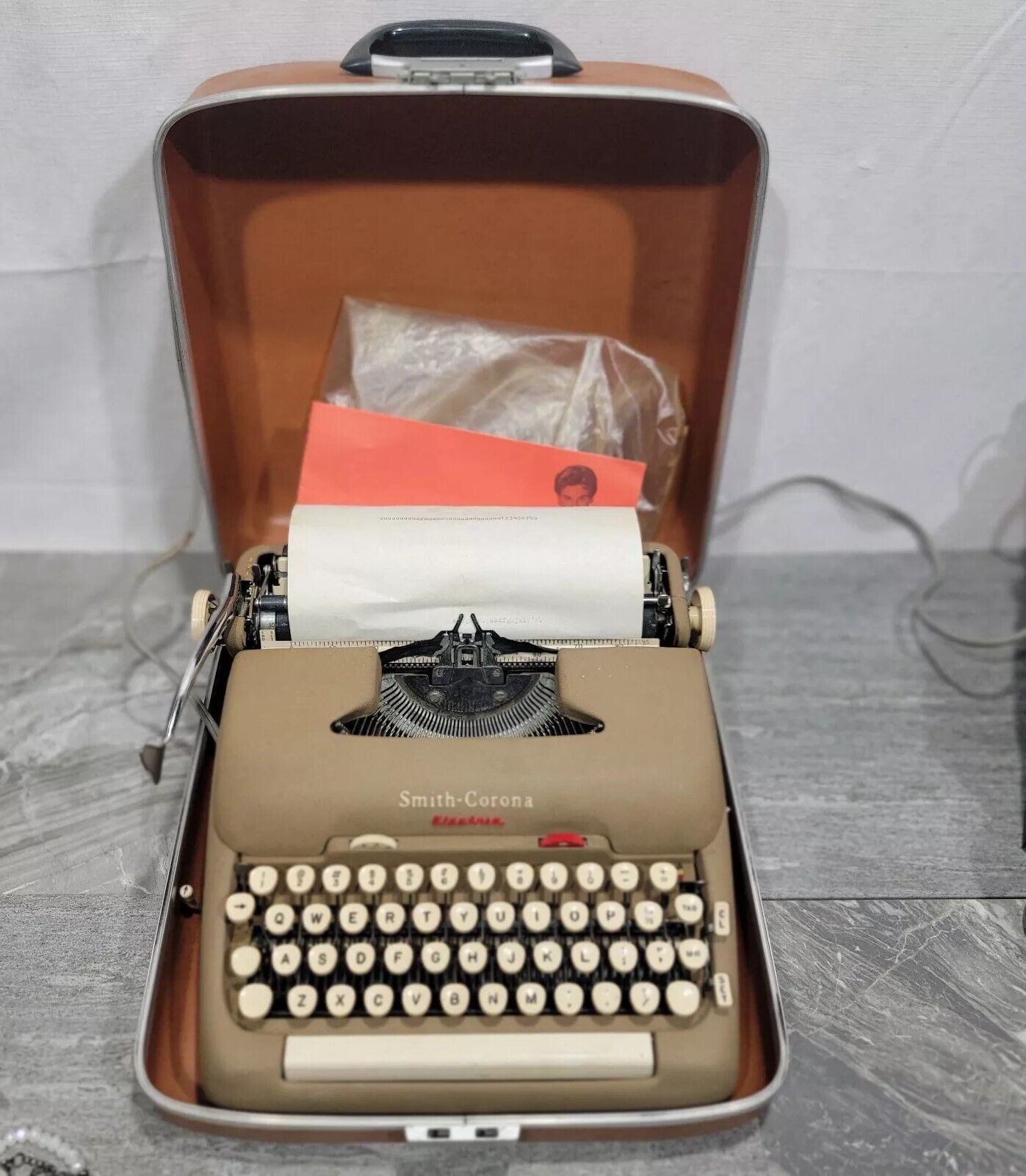 Vintage Smith Corona Electric Portable Typewriter 5te Tan W/Case Works Nice