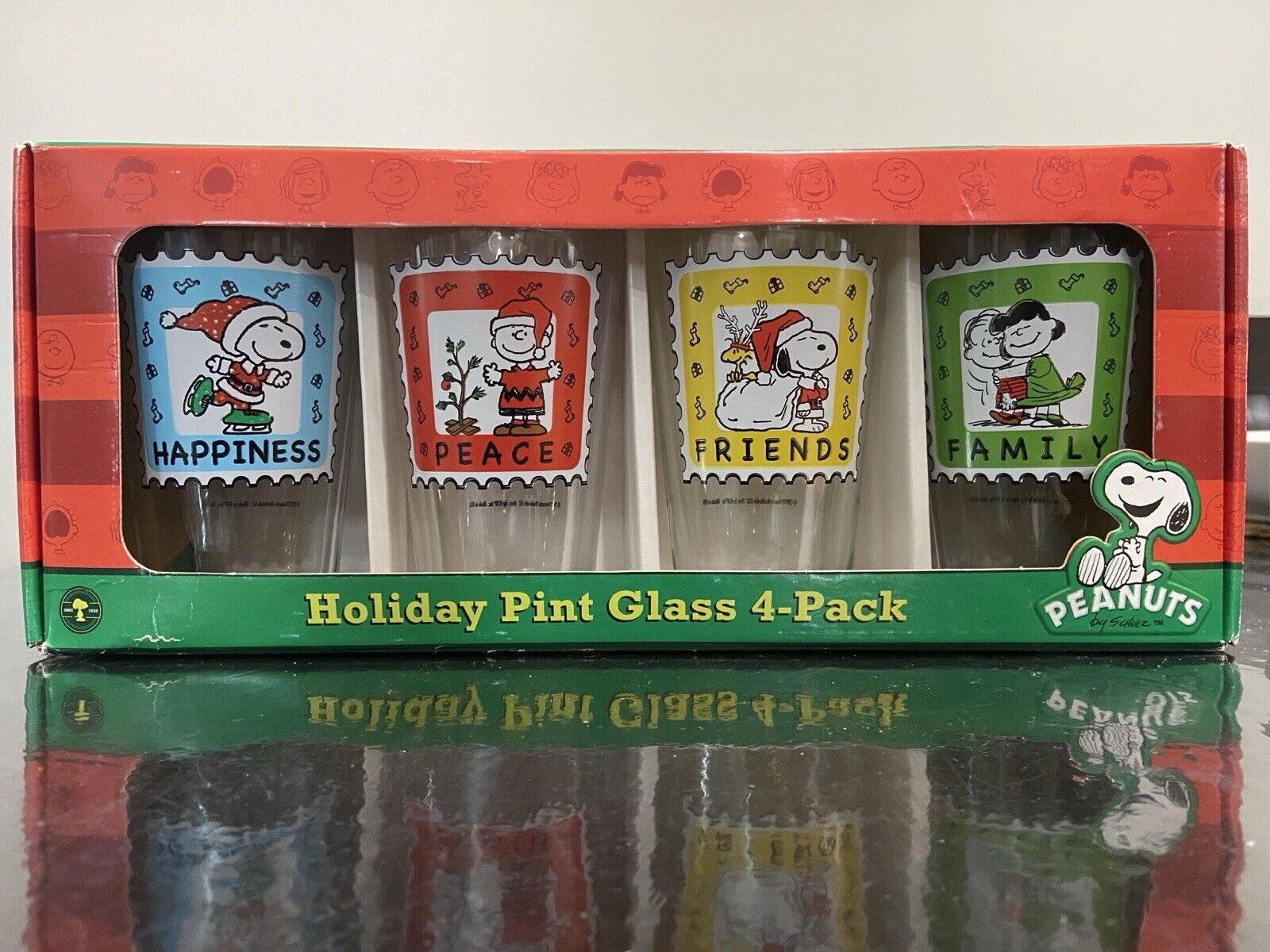 Peanuts by Schultz Holiday Pint Glass 4 pack