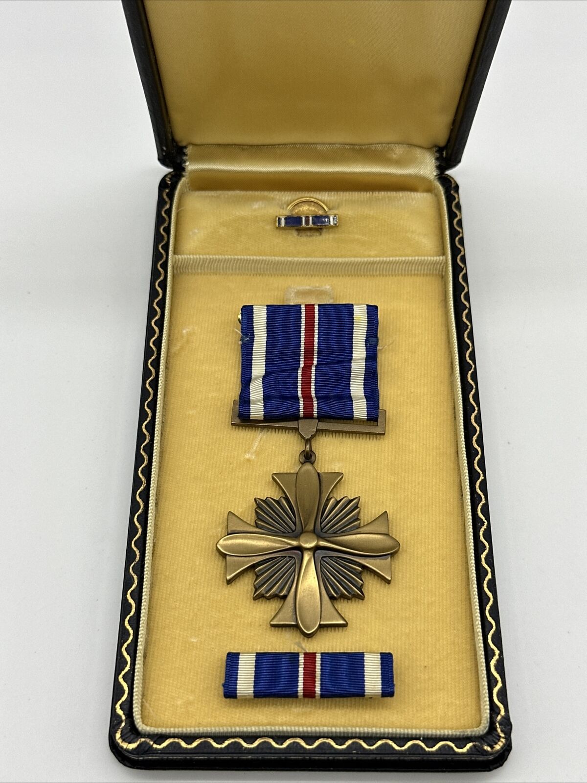 WWII Era Distinguished Flying Cross 3-Piece Medal Set In Coffin Case - Preowned