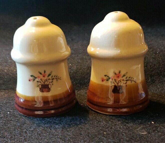 Vintage Brown Classic Country Salt and Pepper Shaker Set