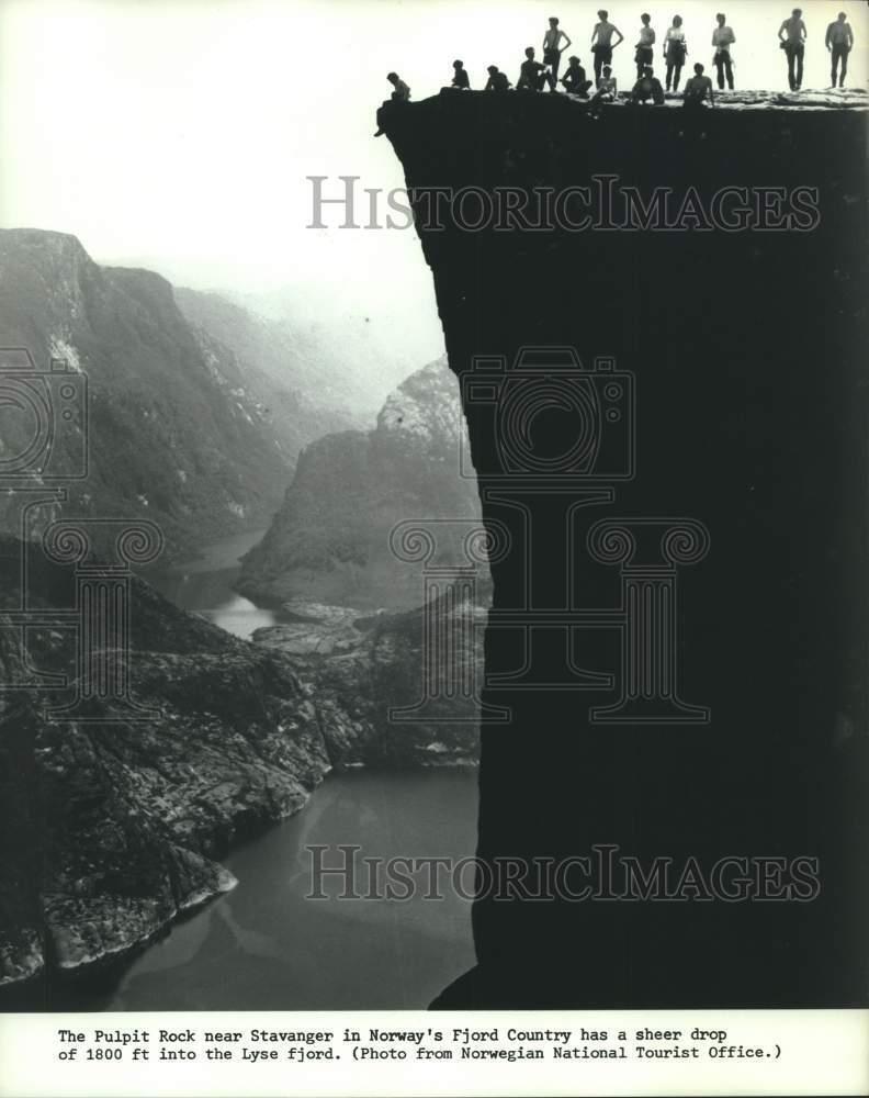 1972 Press Photo Norway\'s Pulpit Rock Has A Drop Of 1800\' Into The Lyse Fjord