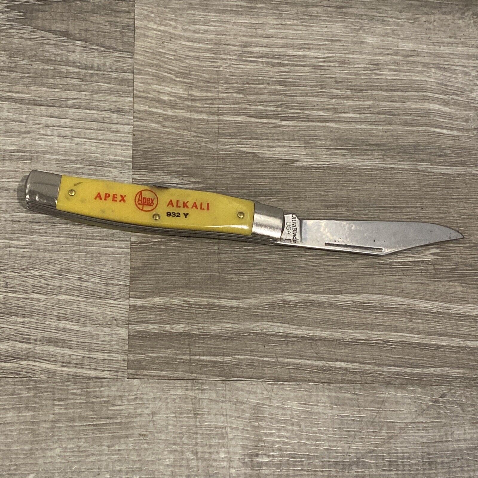 Vintage APEX ALKALI Pocket Knife UltraBlade 932Y Made in USA