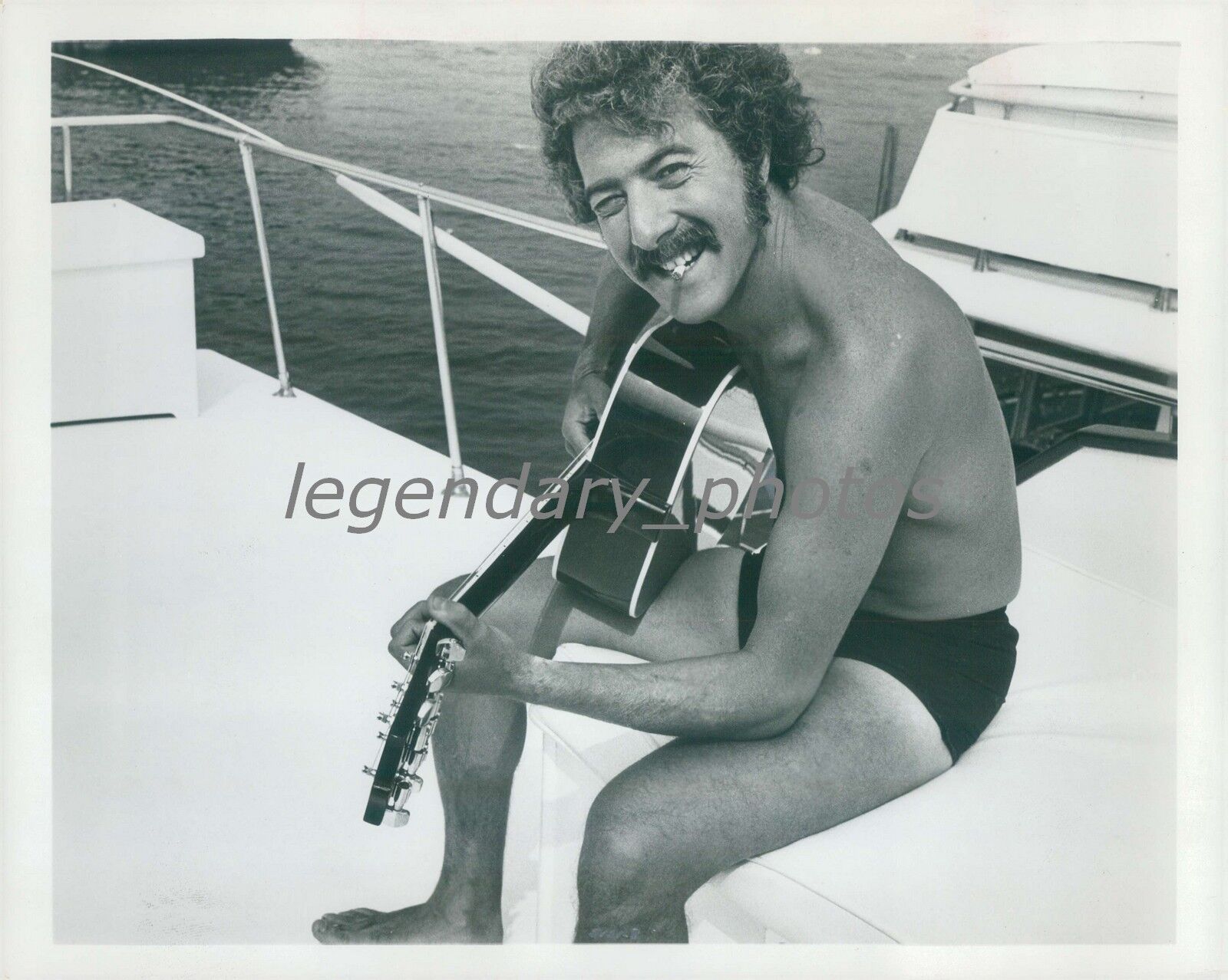 1971 Dustin Hoffman Plays Guitar Original News Service Photo