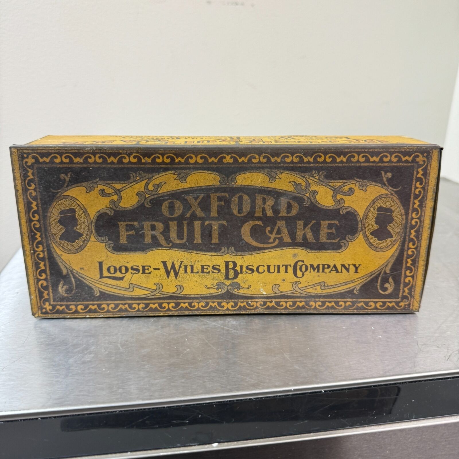 Antique / Vintage OXFORD FRUIT CAKE Loose-Wiles Biscuit Co. Tin - Advertising