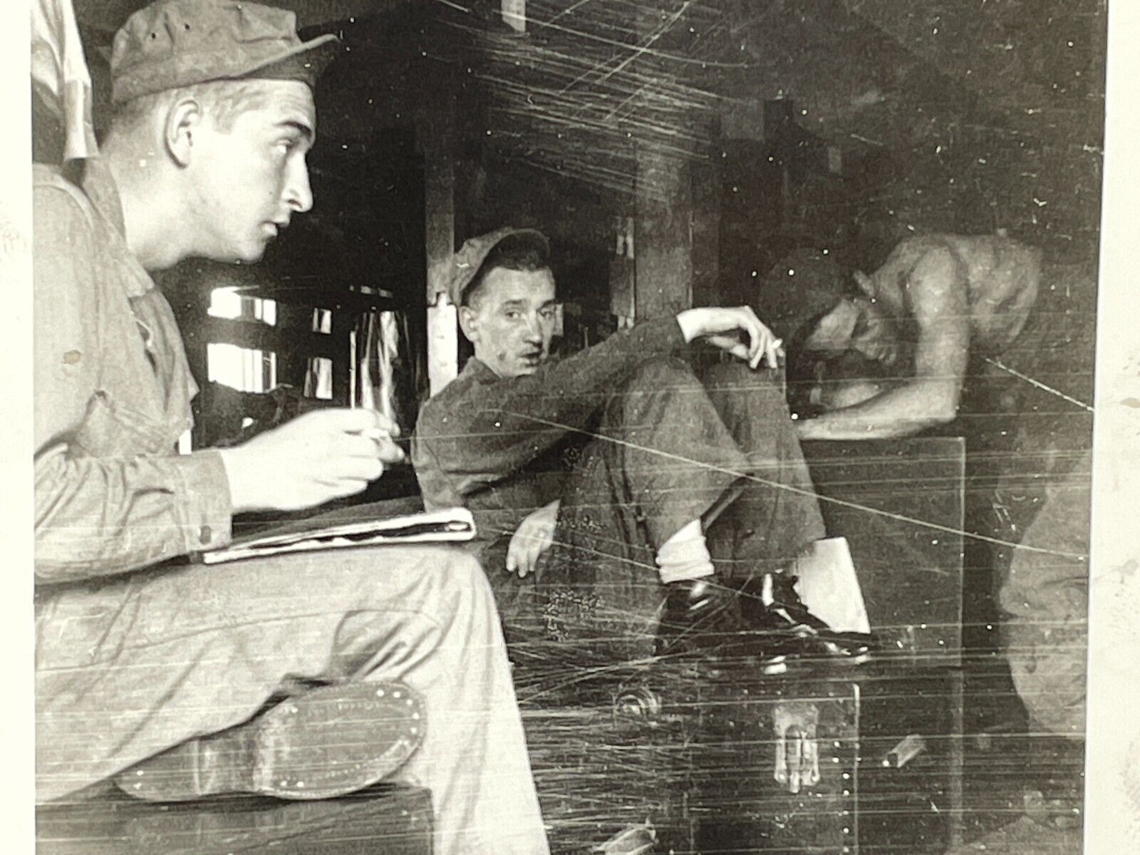 Zi Photograph 1943 Handsome Men Inside Barracks Chanute Field Illinois 