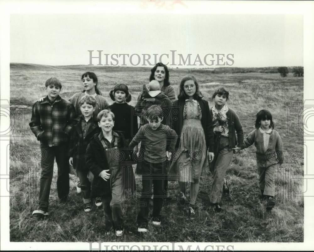 1983 Press Photo Ann-Margret and Kids in \