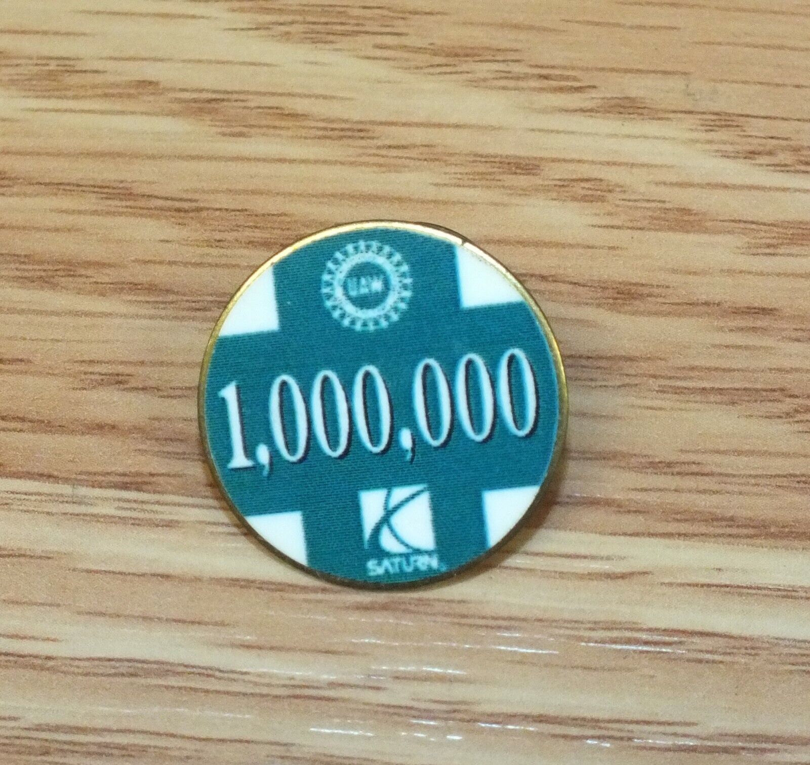 Green & White 1,000,000 UAW Collectible Saturn Employee Advertisement Lapel Pin 