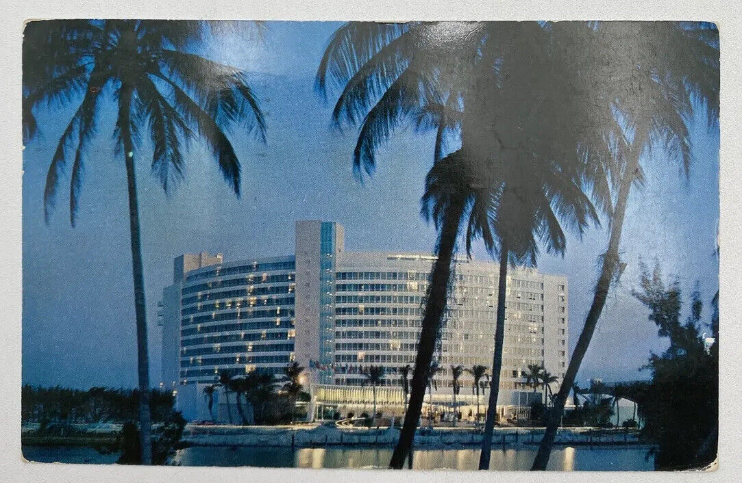 Postcard FL Fontainebleau Hotel Miami Beach Florida