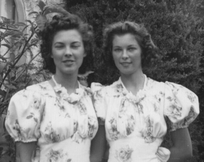 4L Photograph Beautiful Women Portrait Sisters Puffy Dress Lovely Ladies 1941