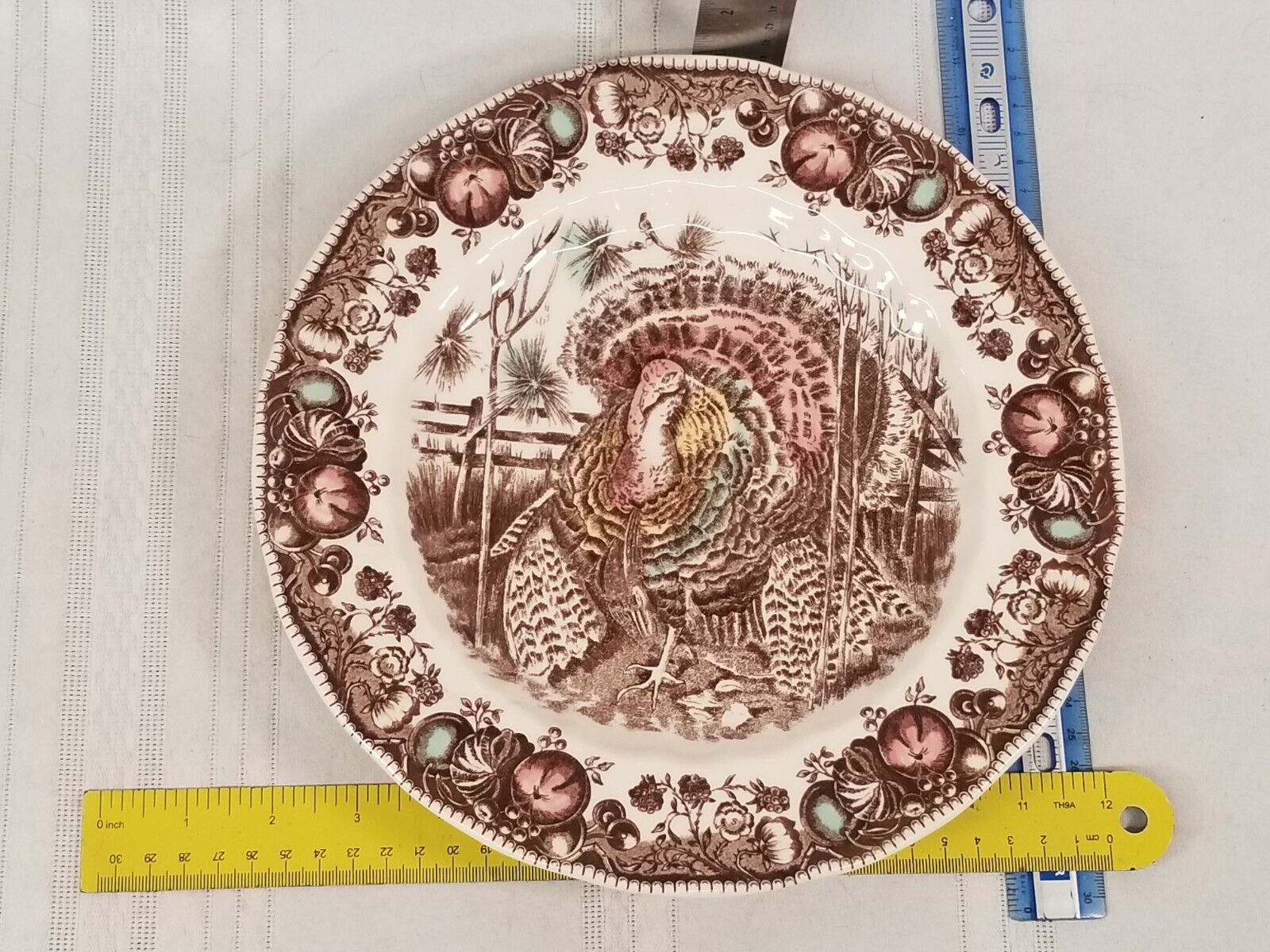Johnson Brothers His Majesty  Dinner Plate Thanksgiving Turkey looking left