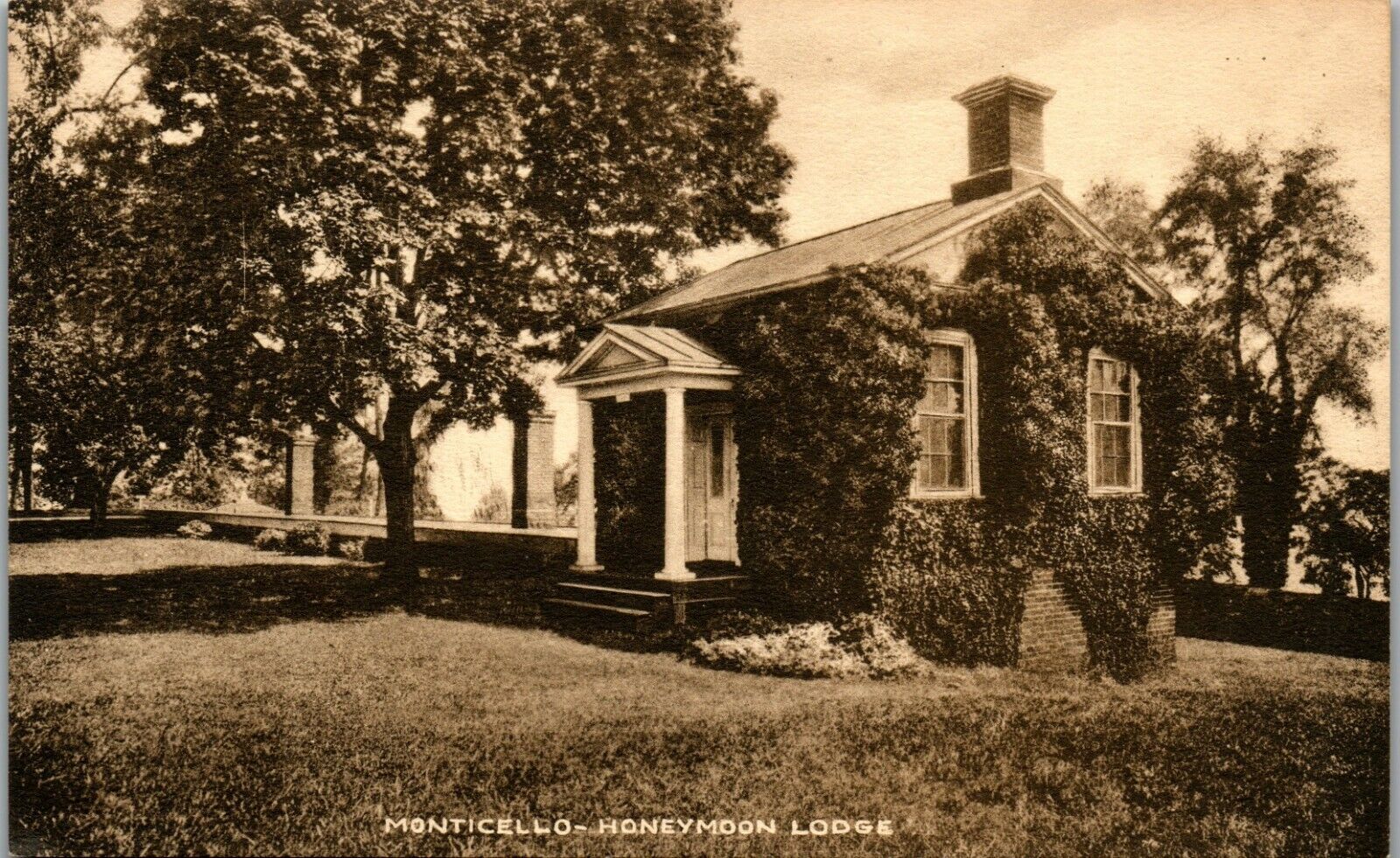 Monticello Honeymoon Lodge 1928 Vintage Postcard HH1