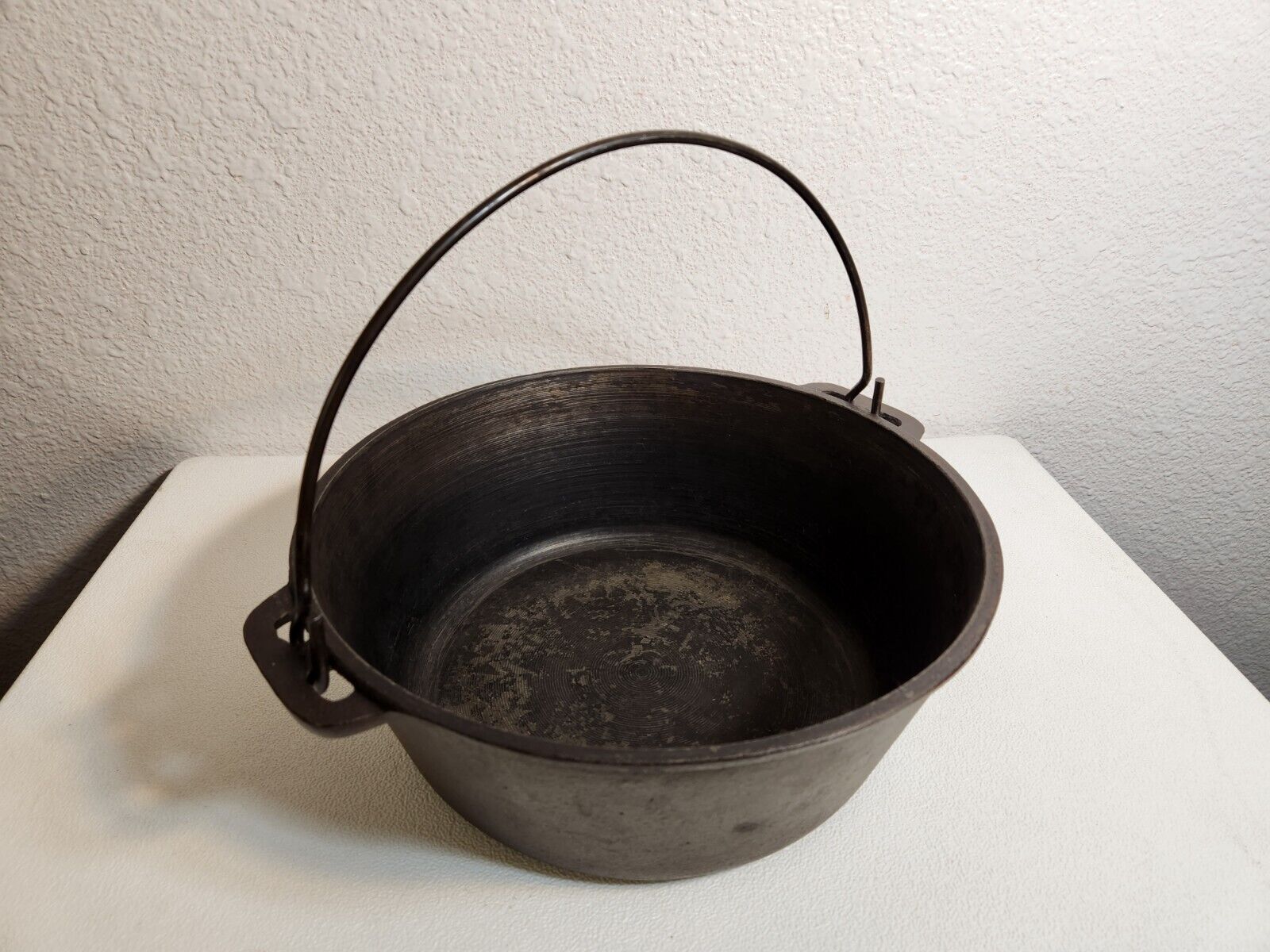 Dutch Oven Cast Iron Hanging Bean Pot 10.5 Inches W K M Vintage - USA Fast Ship