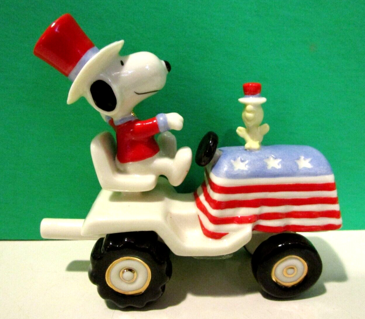 LENOX Peanuts SNOOPY TRACTOR WOODSTOCK It\'s Independence Day - NEW MINT - NO BOX