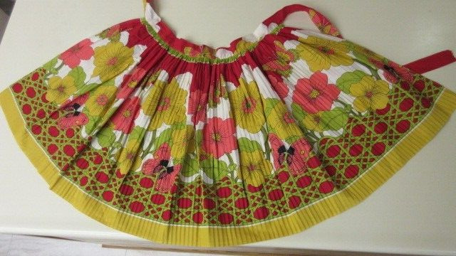 VTG 60’s HALF APRON CLOSELY PLEATED FLORAL BUTTERFLY