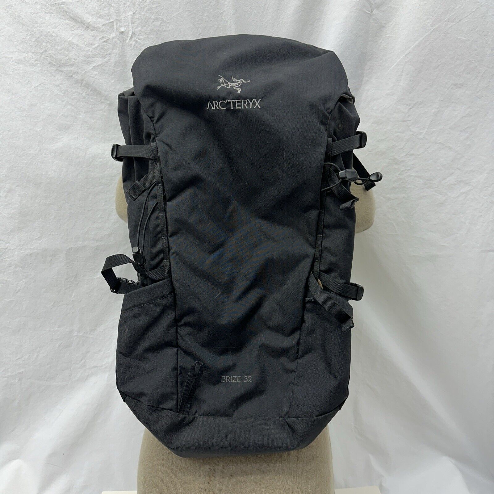 Used Arc’teryx Brize 32 Hiking Backpack Daypack Nylon Black Adjustable Straps