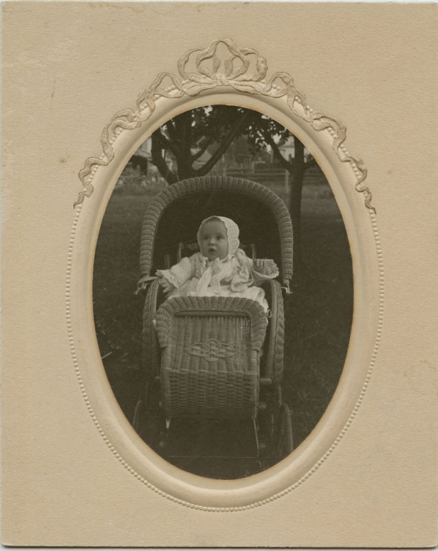 Antique Photo-1907 ZELTELRUAN ? Family Baby in Buggy