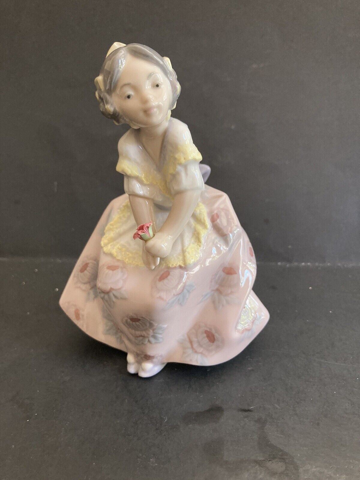 Lladro Figurine Pretty Girl With Now In Hair Brand New