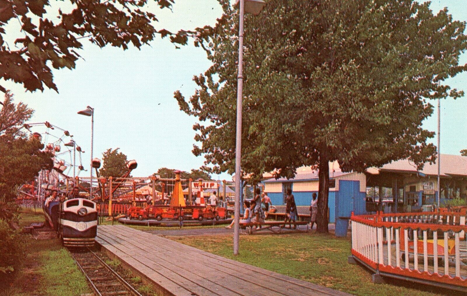 Miniature RR & Amusements, Ocean Beach Park, New London, Connecticut --POSTCARD