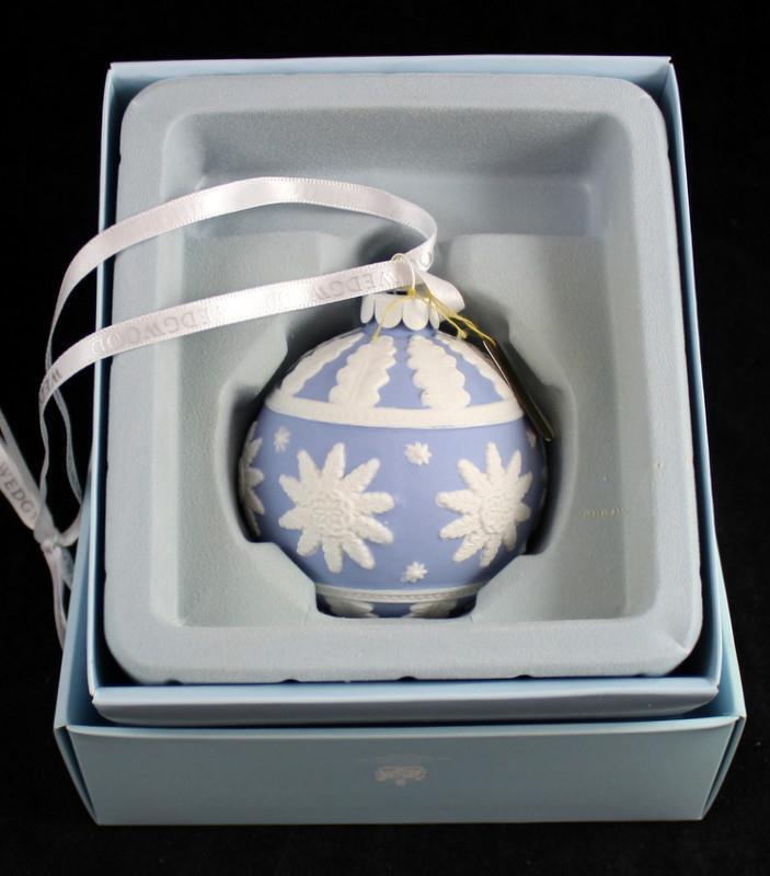 Wedgwood Iconic Collection Neo Classical Ball Ornament with Box Jasperware