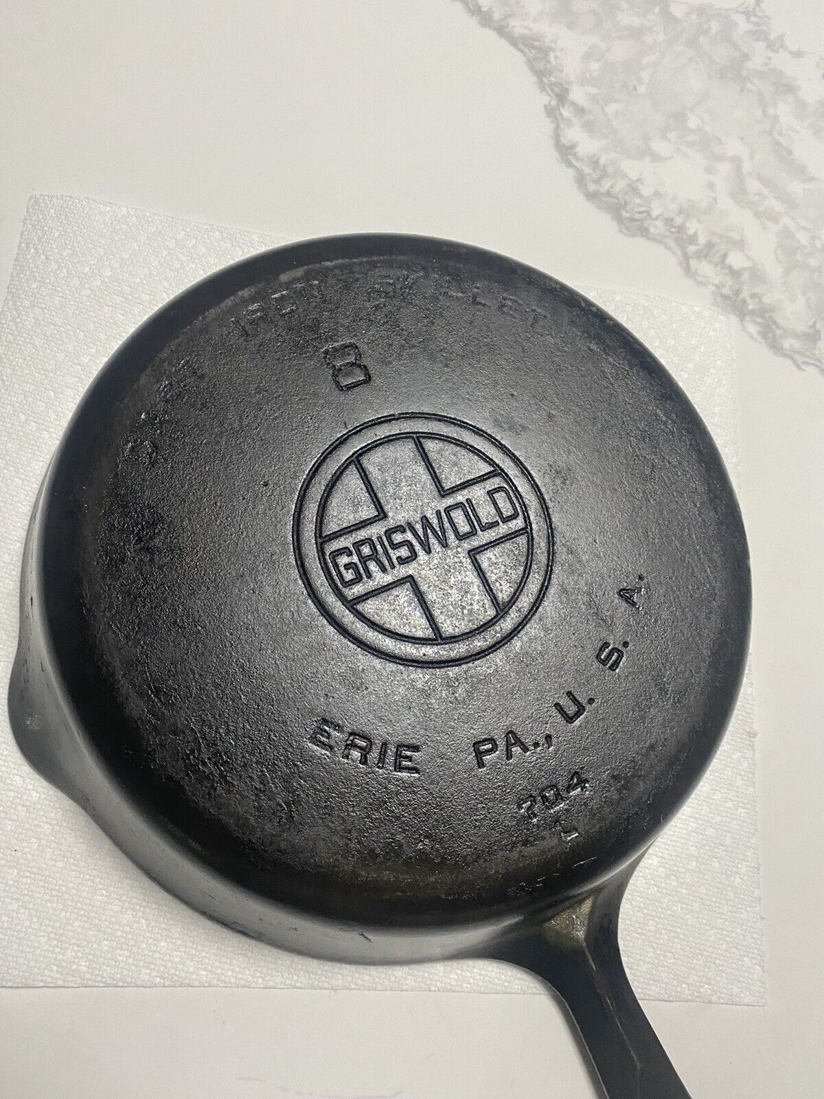 Vintage GRISWOLD Cast Iron Skillet #8 - Large Logo - 704 L