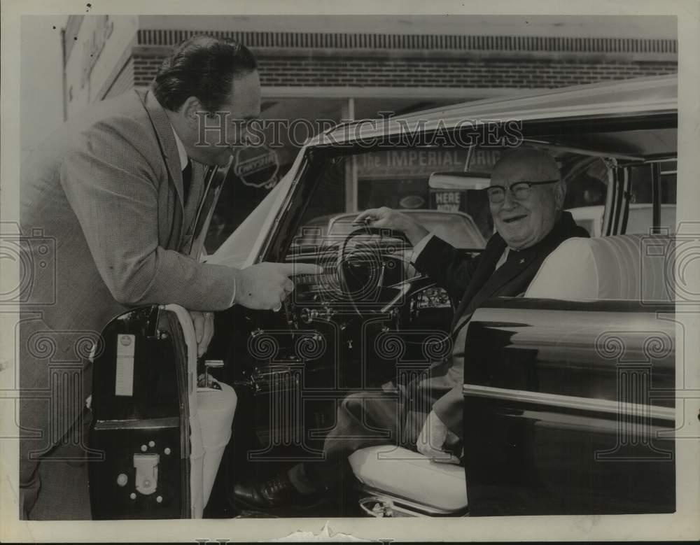 1962 Press Photo M. J. Kaplan & Mayor Clarence McNally in Rensselaer, New Yirk