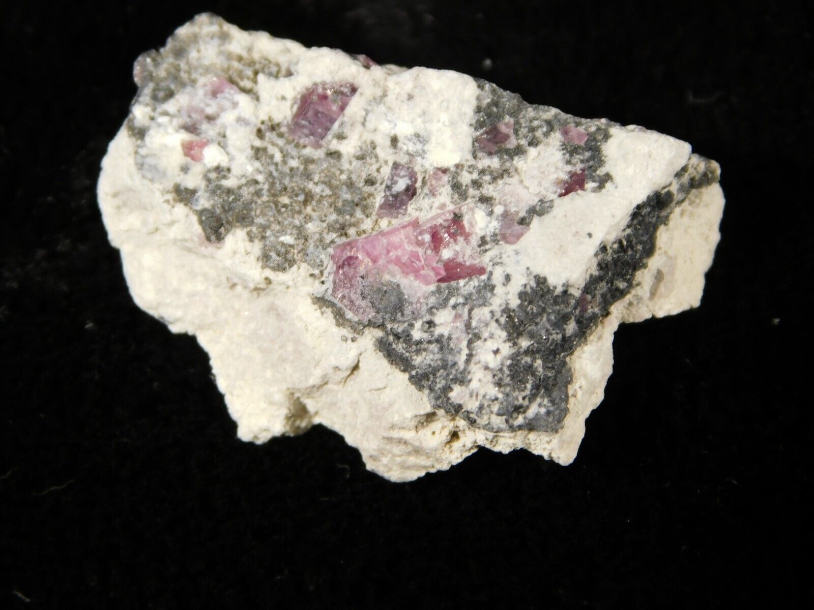 Red Beryl Red Emerald or Bixbite Crystals in Matrix 100% Natural Utah 3.39