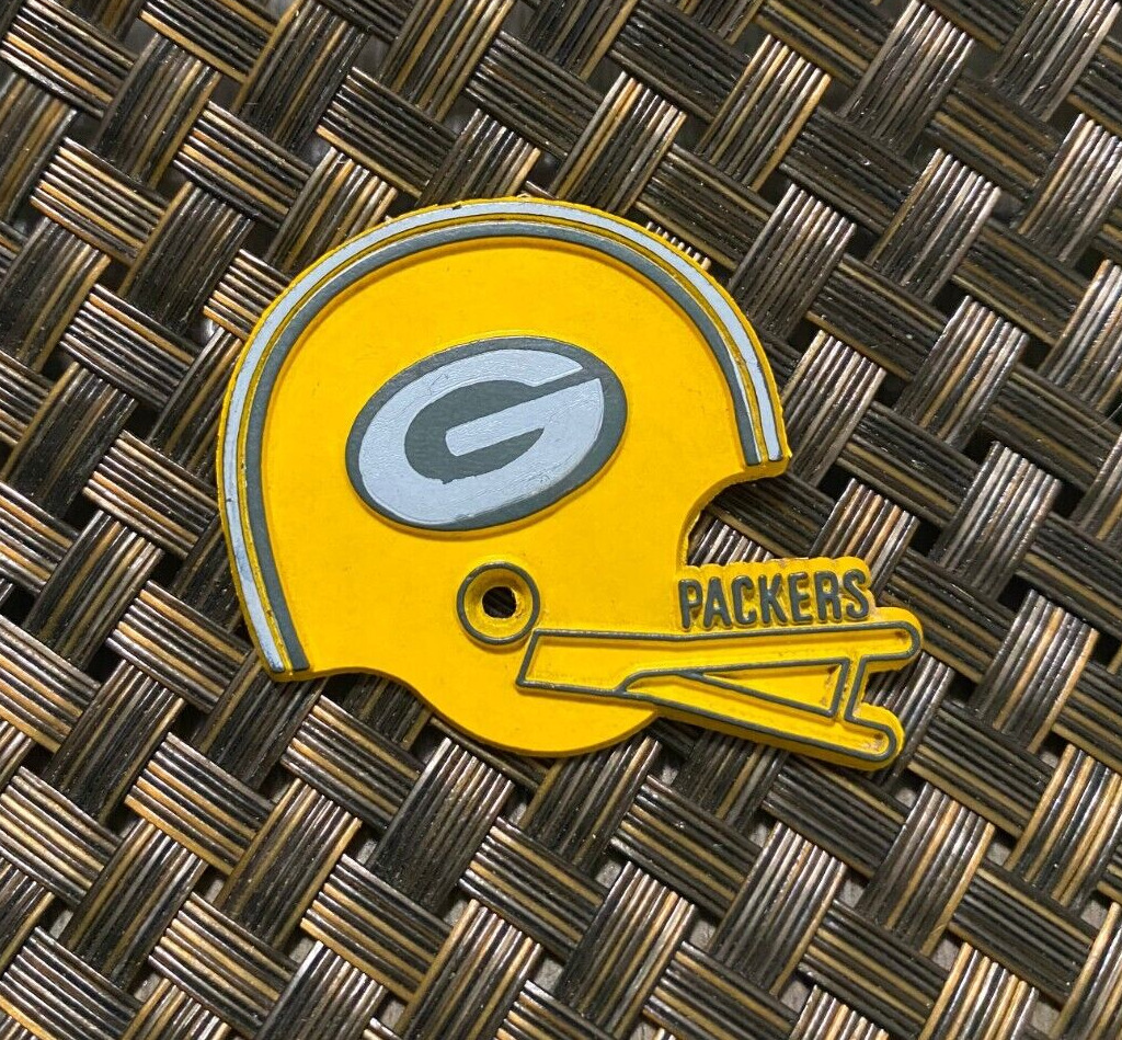 VINTAGE NFL FOOTBALL GREEN BAY PACKERS TEAM HELMET COLLECTIBLE RUBBER MAGNET
