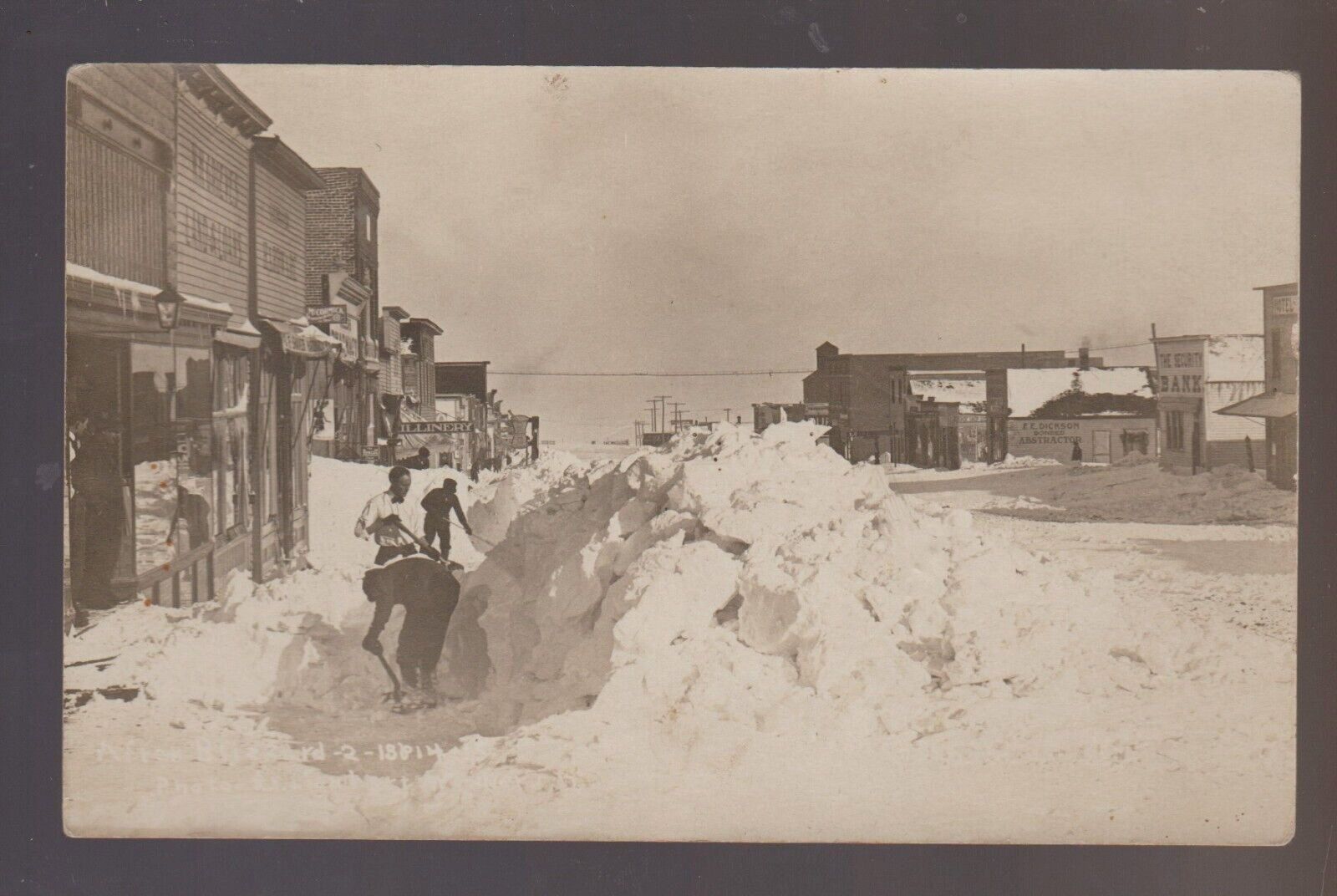 Winner SOUTH DAKOTA RPPC 1914 MAIN STREET Snow BLIZZARD Men SHOVELING SD