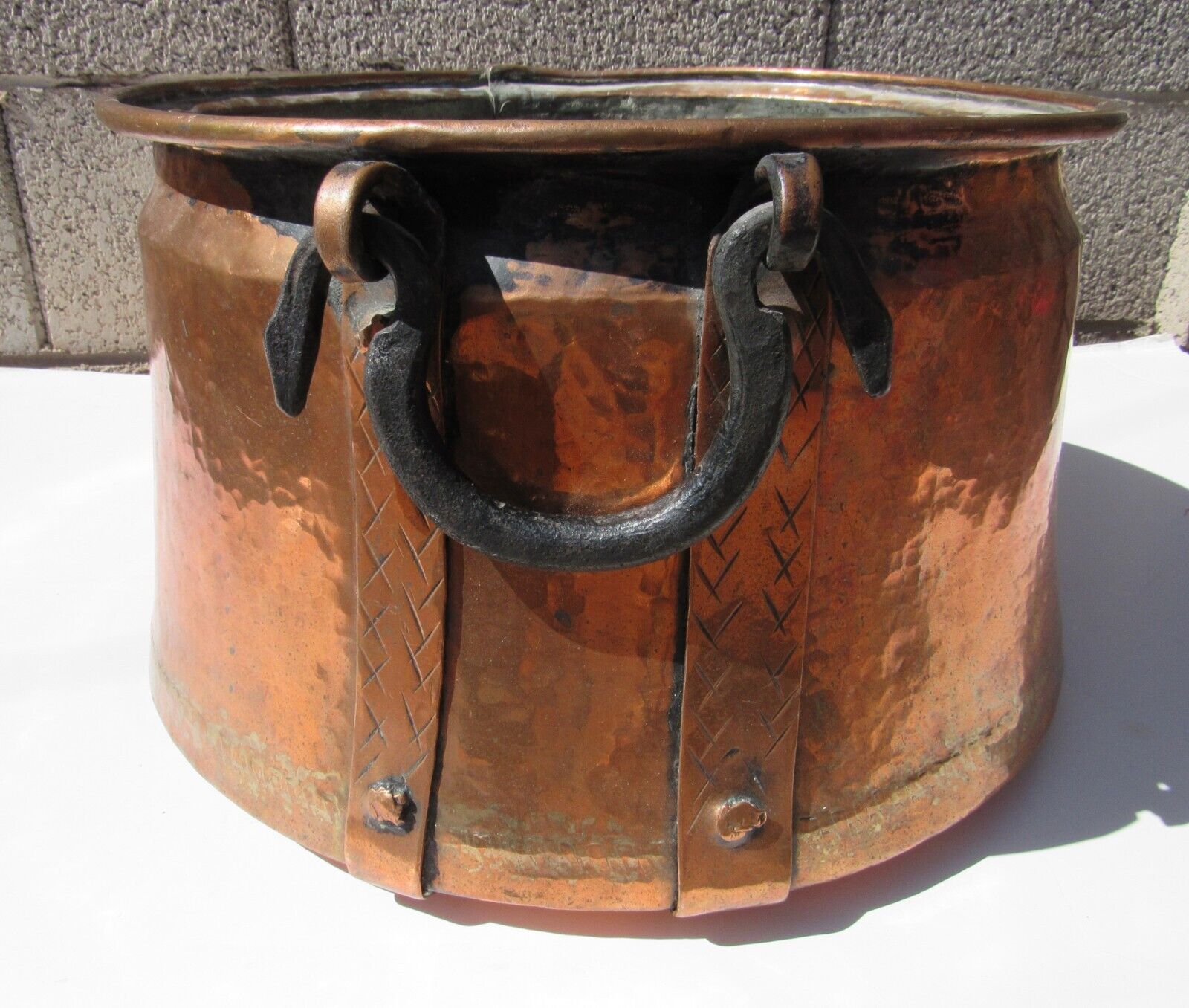 HUGE 19TH CENTURY ANTIQUE FRENCH DOVETAILED COPPER CAULDRON POT W/HANDLES TINNED