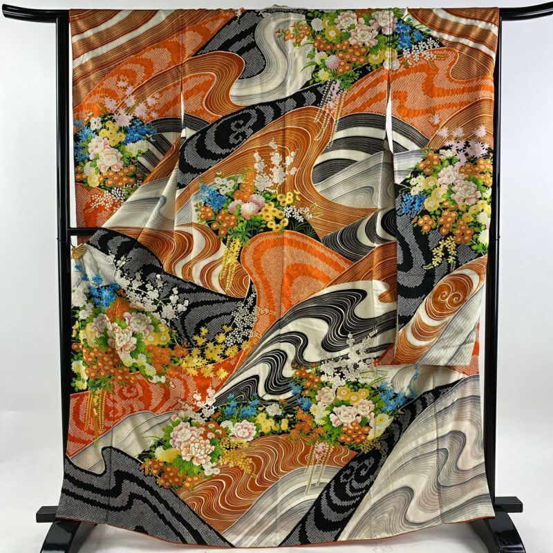 65.7inc Japanese Kimono SILK FURISODE Flowers Running water Cream