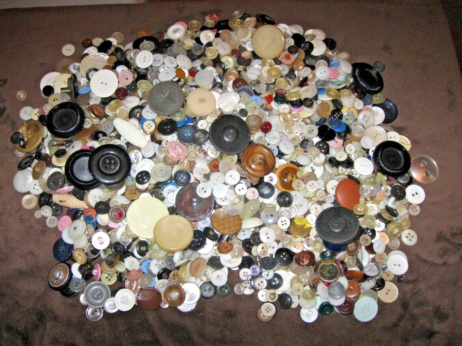 2 1/2 lbs vintage buttons PLASTIC METAL CELLULOID