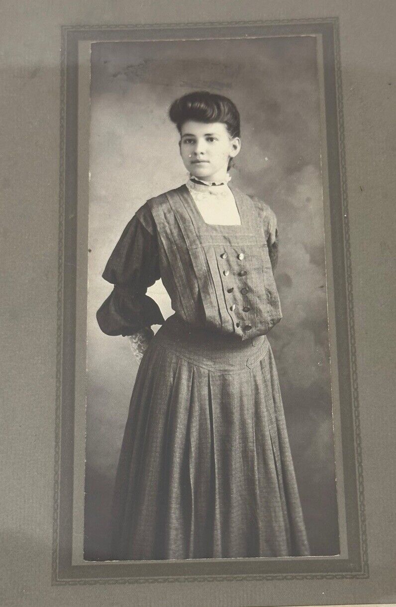 Antique Lg Cabinet Card Photo 1880s Victorian In Hard Case A Young Woman