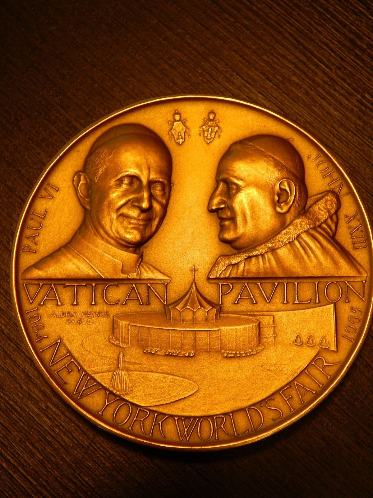 1964-1965  New York Worlds Fair Vatican Village Coin   Popes &  Michelangelo