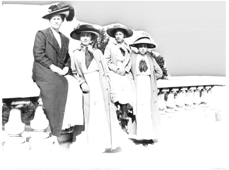 FOUR LADIES WITH HATS.VTG EARLY 4\