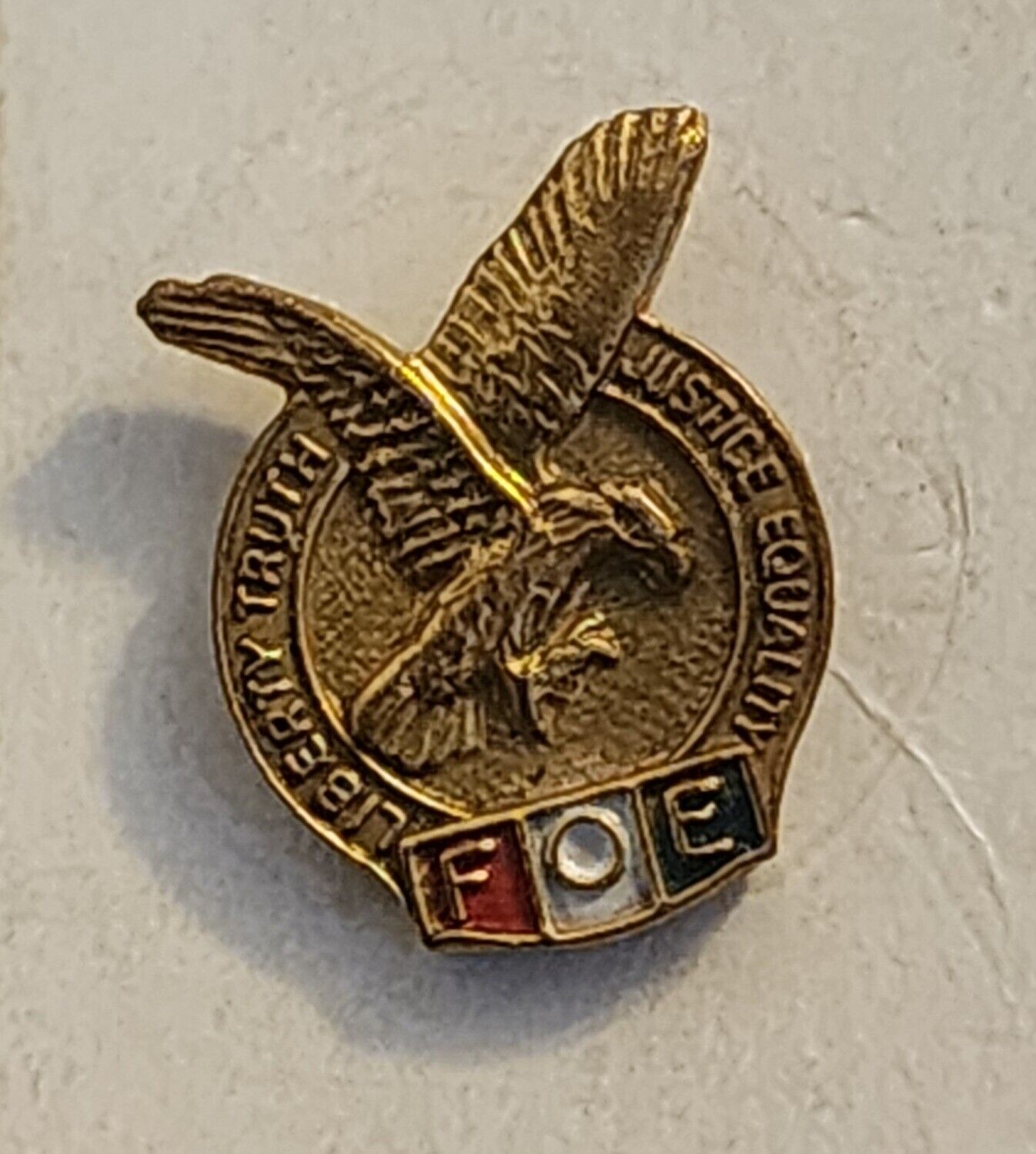 Vtg 10K Gold FOE Fraternal Order of Eagles Screw Back Post Lapel Pin