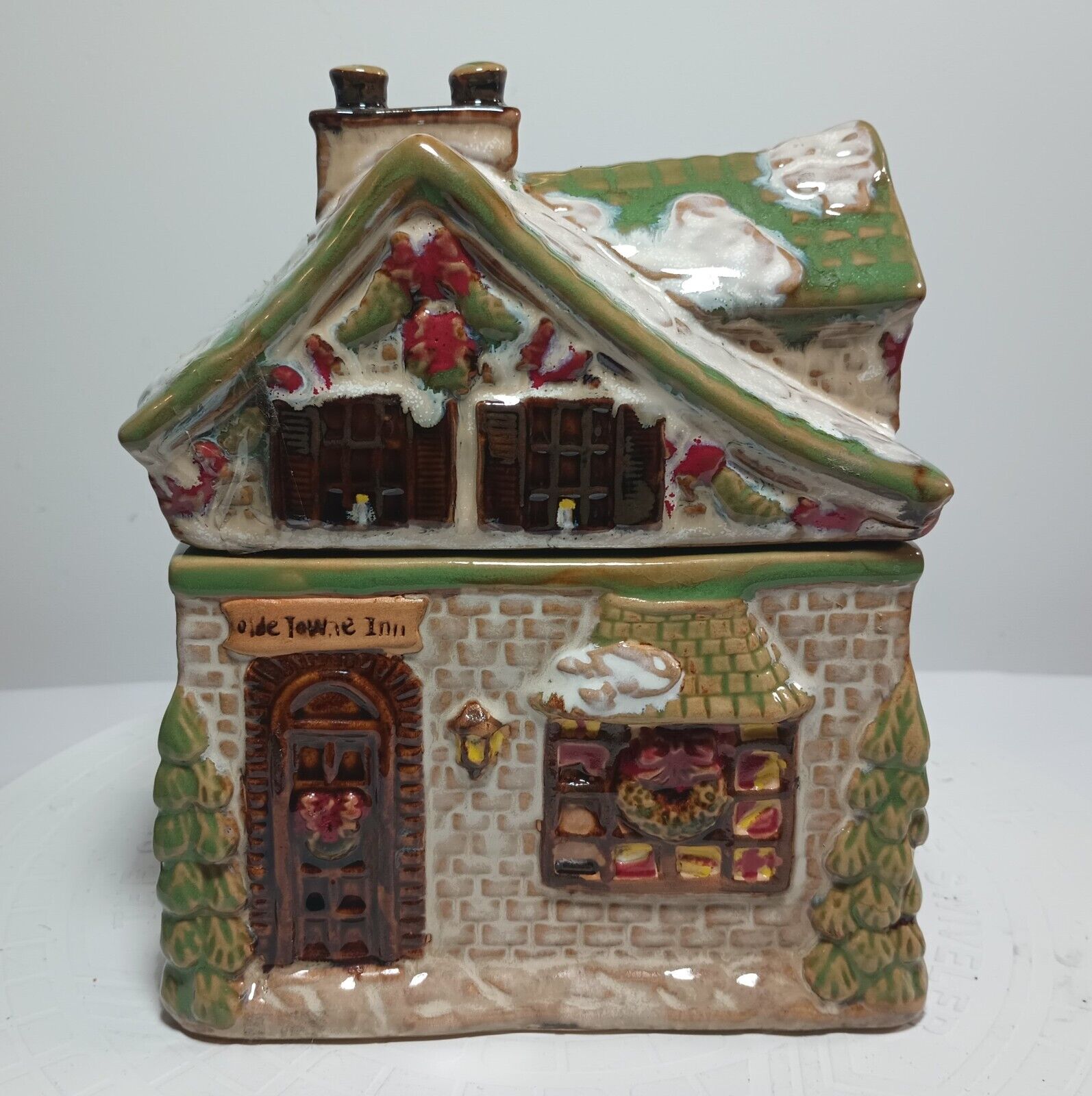 Enchanted Village Christmas Cottage Olde Towne Inn Ceramic Cookie Jar Collection