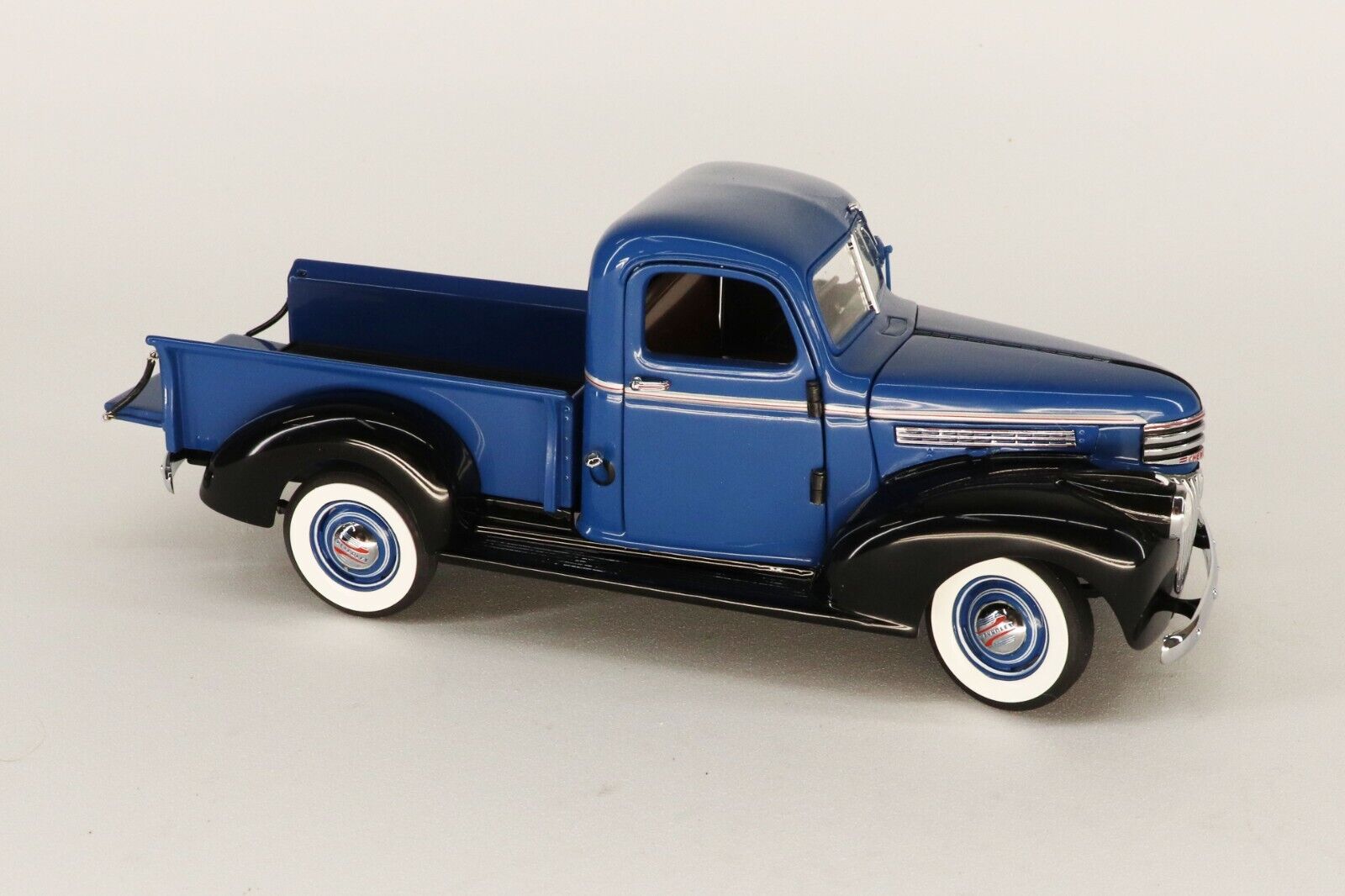 Danbury Mint 1941 Chevrolet Pickup 1:24 Diecast - Export Blue & Black- MIB