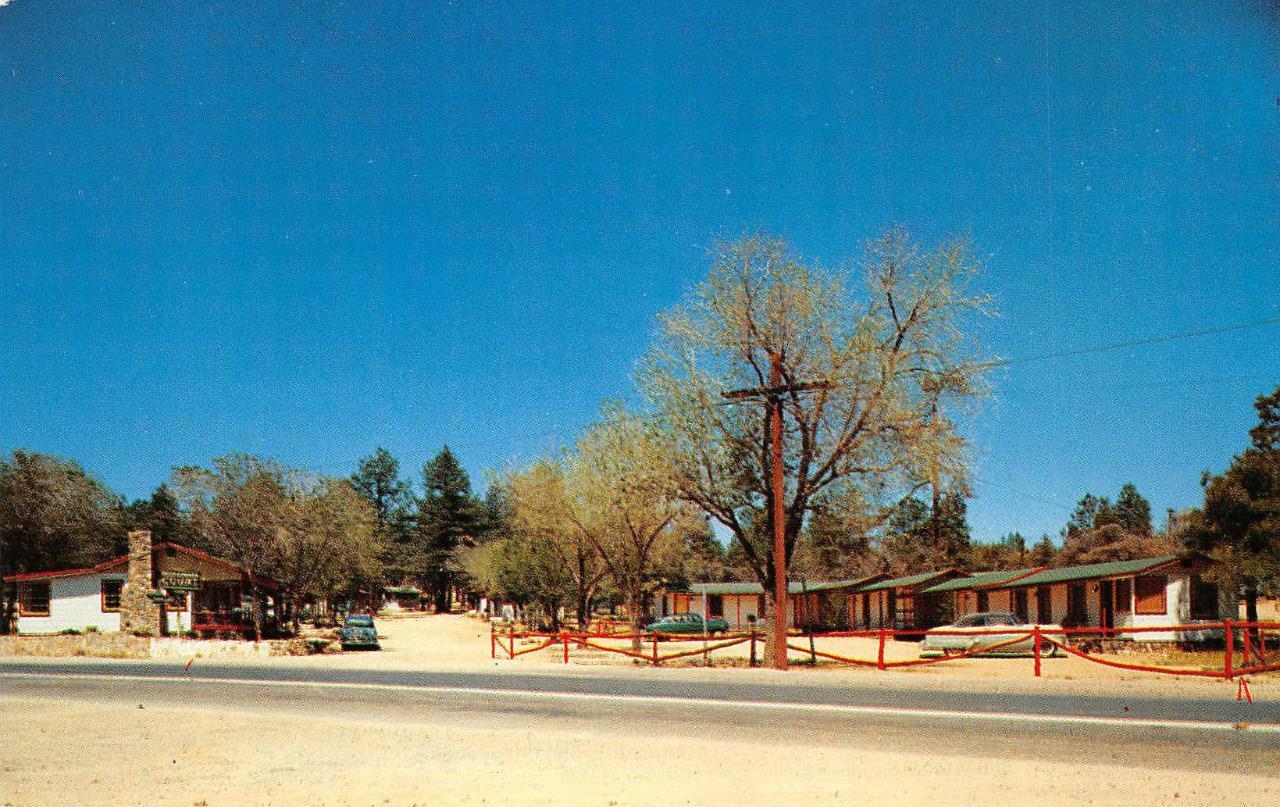 HASSAYAMPA COURT Hiway 89 Roadside Prescott, AZ ca 1950s Chrome Vintage Postcard