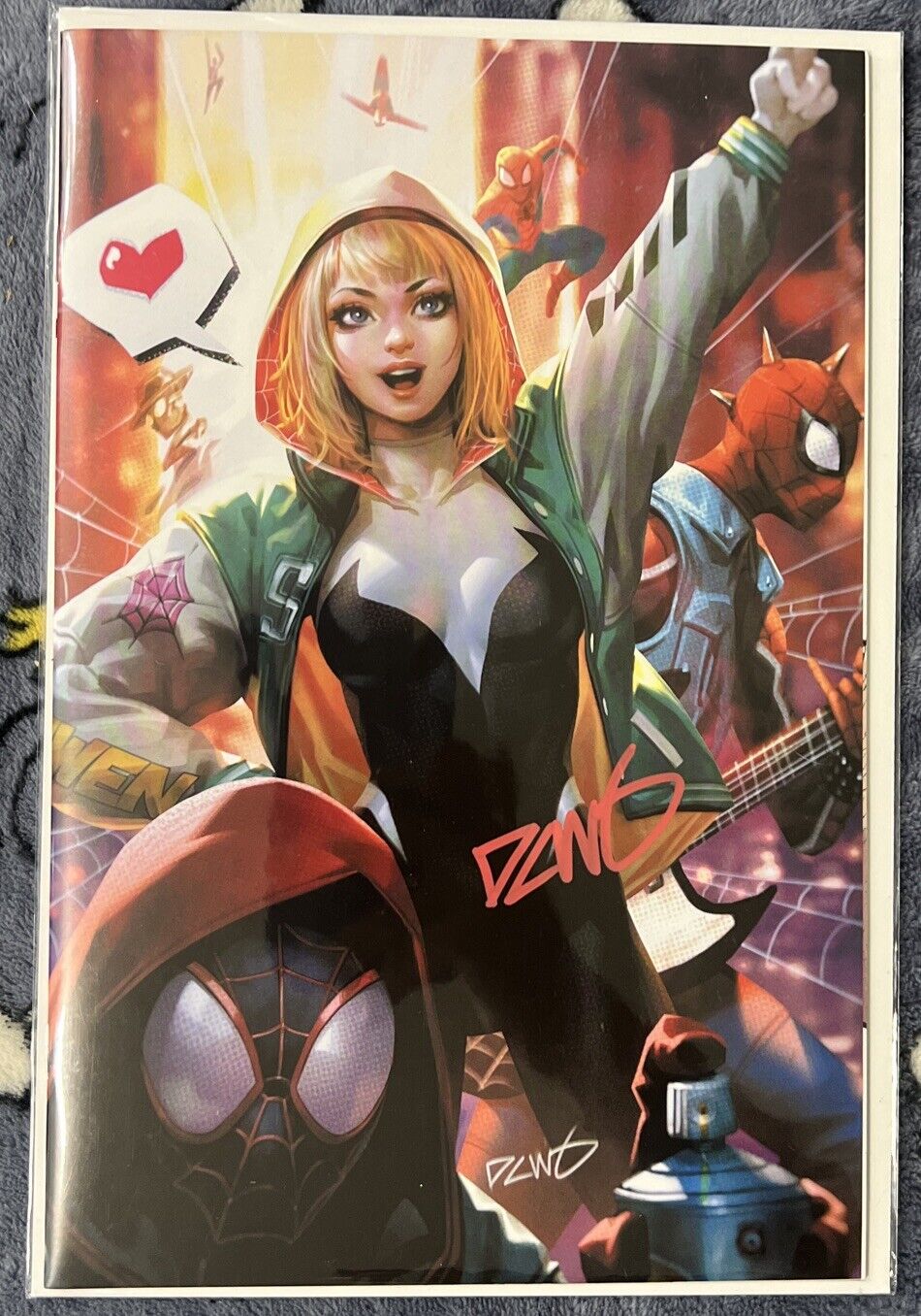 EDGE OF SPIDER-VERSE #1 SIGNED BY DERRICK CHEW VIRGIN VARIANT 1:100 RATIO