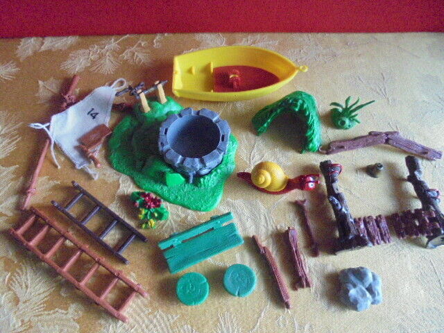 Lot of Vintage SCHLEICH/PEYO Accessory Pieces in good condition.
